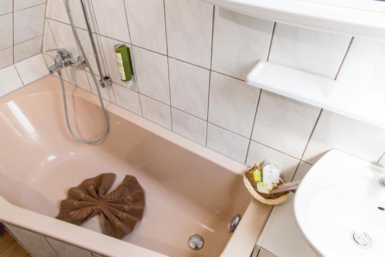 Kraeuterhotel Garni Zur Klostergrotte Nohra  Ngoại thất bức ảnh